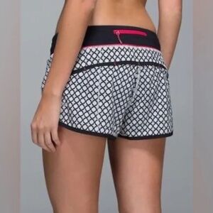 LULULEMON | Run: Speed Short *4-way Stretch Soul Geo Silver Spoon Black / Black